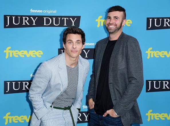 James Marsden e Ronald Gladden em divulgação da série 'Judy Duty'