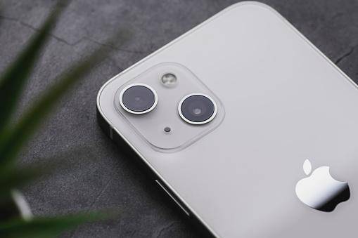 O iPhone 13 ainda é um celular bastante procurado.