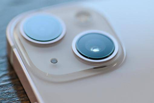 O iPhone 13 mini é uma solução para quem busca um celular poderoso, mas compacto.