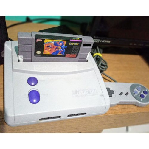 Games não ficavam totalmente imersos na entrada de cartuchos do SNES Baby.