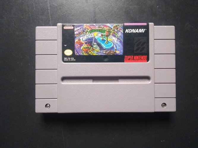 Modelo dos primeiros cartuchos de Super Nintendo.