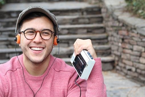 O walkman foi o primeiro dos players de música a permitir ouvir suas canções favoritas em qualquer lugar.