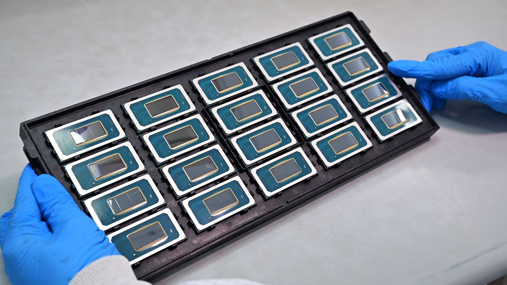 Os novos processadores da Intel são capazes de rodar chatbots com inteligência artificial sem precisar de internet.