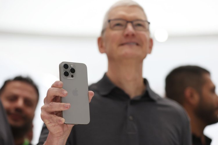 Tim Cook iPhone