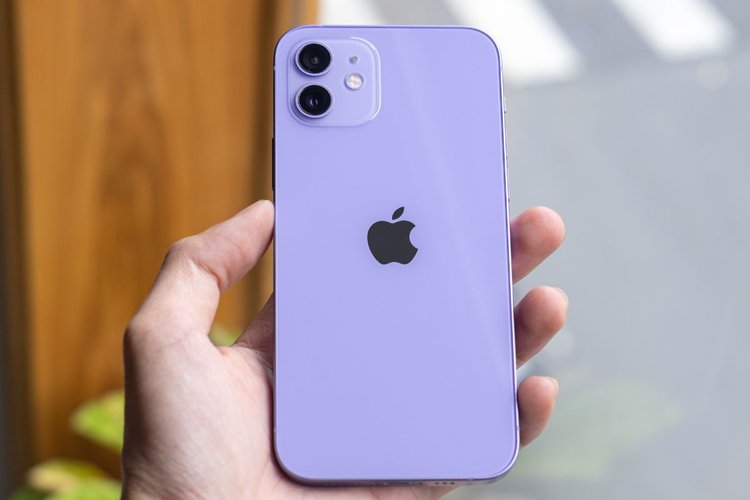 O iPhone 12 é o modelo mais vendido na OLX