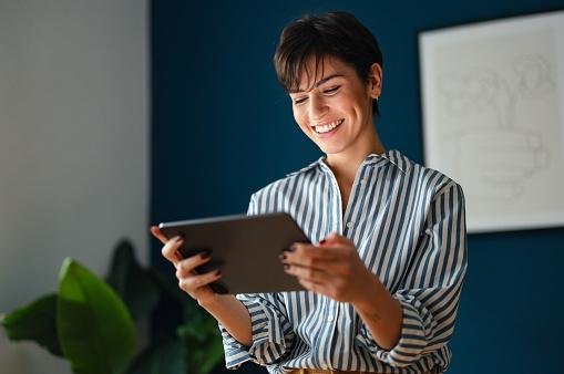 O tablet tem maior mobilidade e é uma boa para o entretenimento.