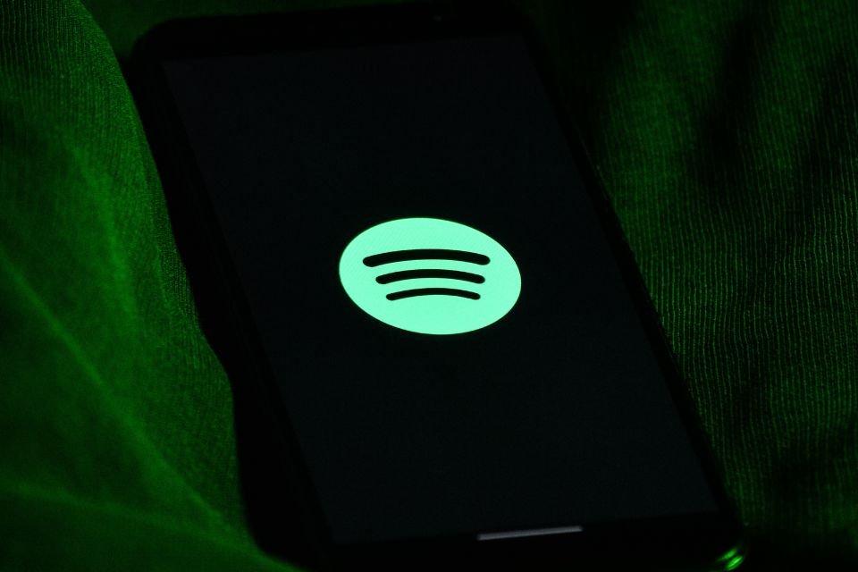 Spotify anuncia recurso de IA para traduzir podcasts automaticamente