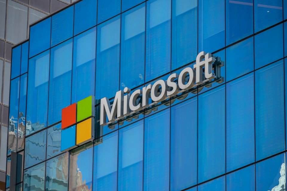 Microsoft podría utilizar energía nuclear en centros de datos de inteligencia artificial, sugiere un rumor