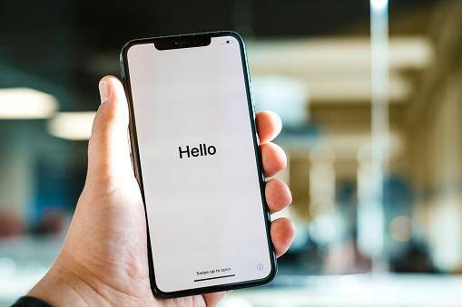 Novos recursos de acessibilidade também diferenciam as versões do iOS uma da outra. (GettyImages/Reprodução)