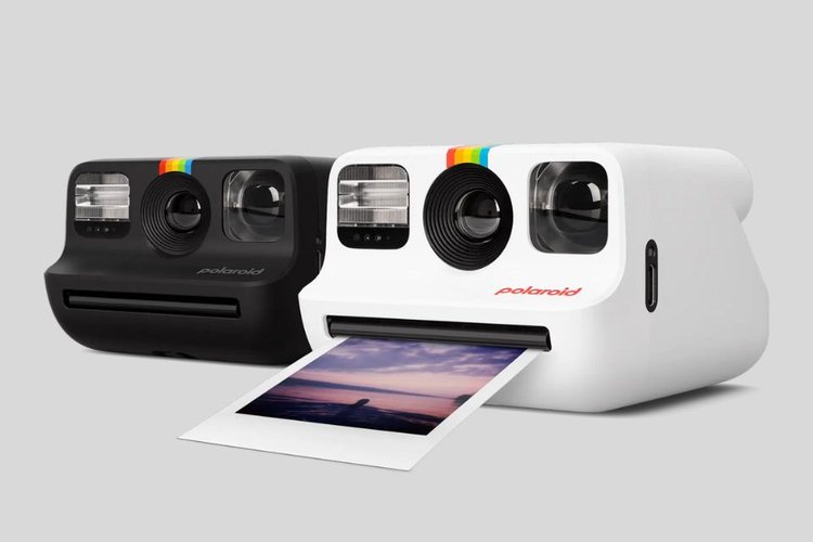 Suas fotos impressas são 50% menores do que o filme Polaroid convencional.