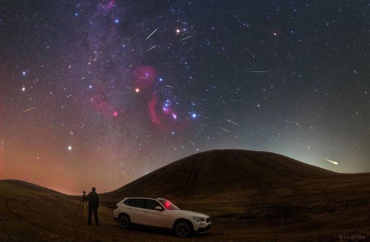 Chuva de meteoros Oriônidas no céu da China