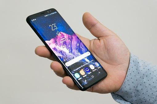 Com o programa Repara Contigo, Samsung disponibiliza kits de autorreparo para linha Galaxy. (GettyImages/Reprodução)