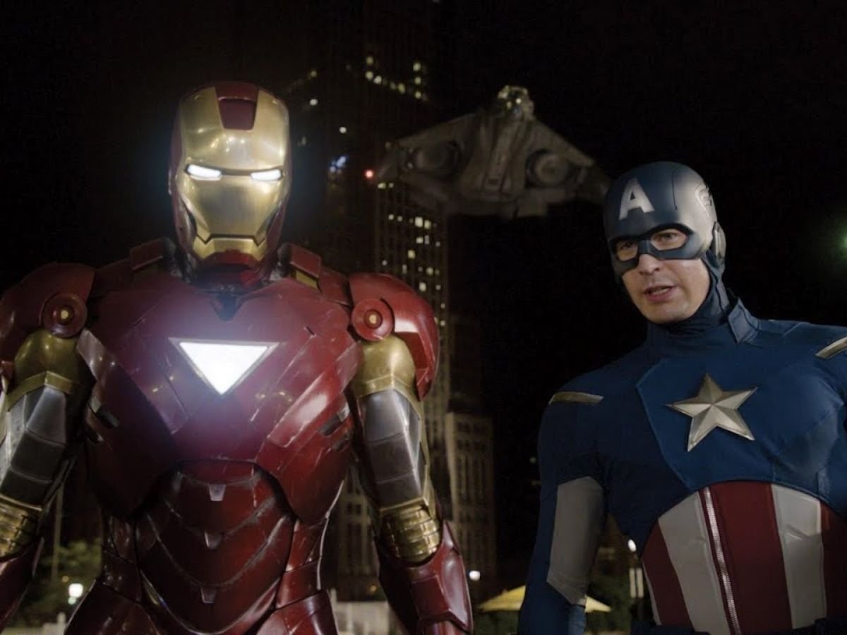 Homem de Ferro e Capitão América preparando-se para lutar contra Loki.