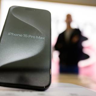 Imagem de O iPhone 15 Pro estaria esquentando demais e inchando a bateria dos celulares