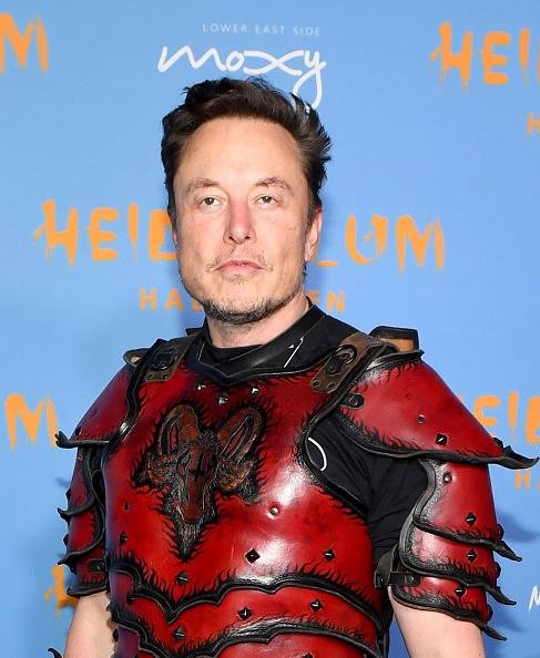 No vídeo, é possível ver o jogo em tela cheia e um quadro menor, na parte inferior, com Elon Musk enquanto joga Diablo.