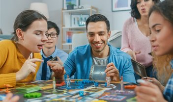 5 jogos de tabuleiro para se divertir com os amigos e a família