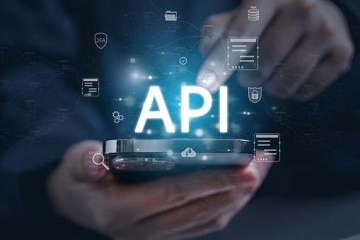 A API é muito utilizada em sites para a automação de processos que antes eram feitos de forma manual