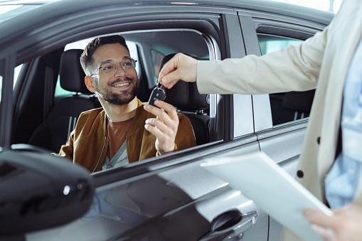 É possível adquirir o carro novo antes do previsto no consórcio.