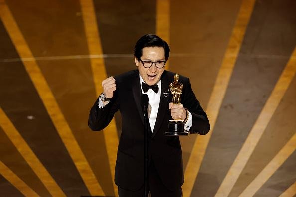 Ke Huy Quan voltou com tudo e venceu um Oscar em 2023 por sua atuação em Tudo em Todo Lugar ao Mesmo Tempo