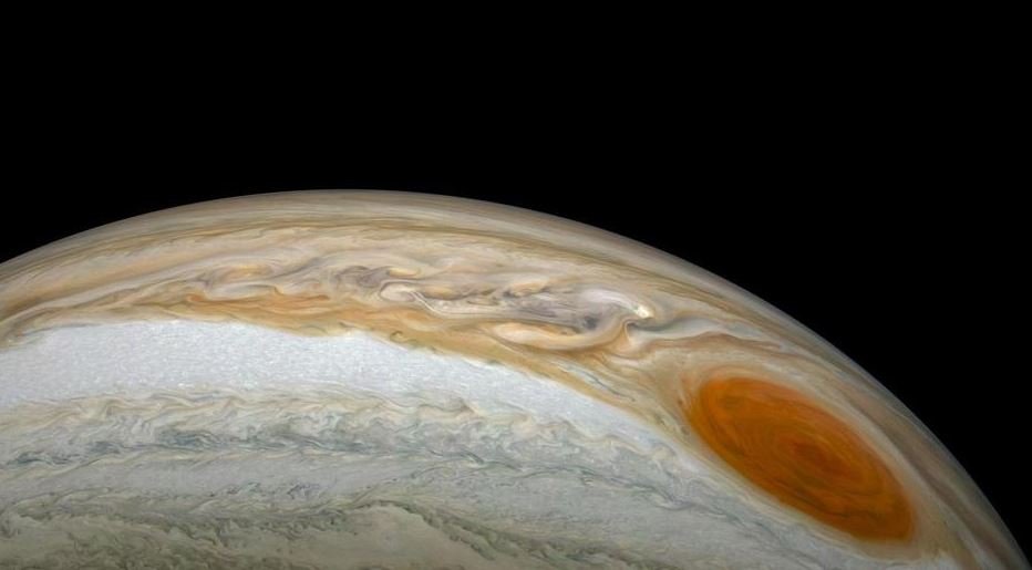 Apesar de ser a maior tempestade do Sistema Solar, a Grande Mancha Vermelha de Júpiter está reduzindo.