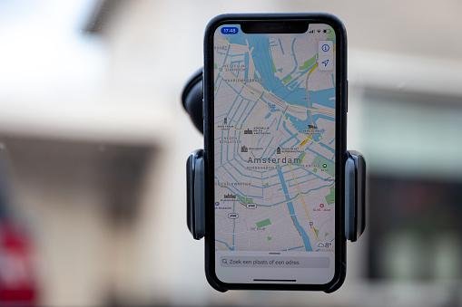 A decisão entre o Google Maps e o Apple Maps vai depender da forma como pretende utilizar o serviço de mapas.