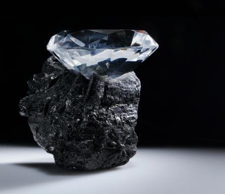 Além de muito valiosos, diamantes podem contar a história da Terra. 