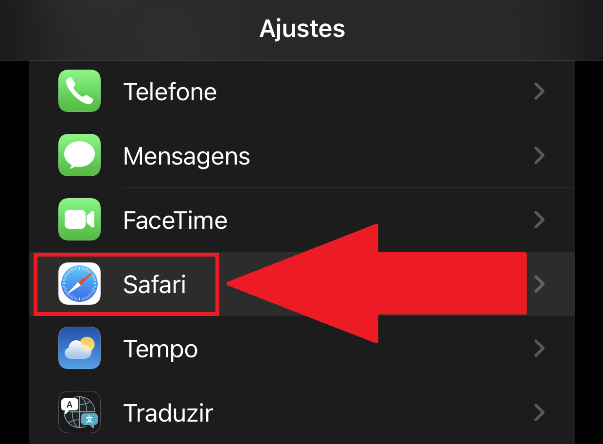 É preciso deslizar a tela para baixo para encontrar a opção referente ao app Safari