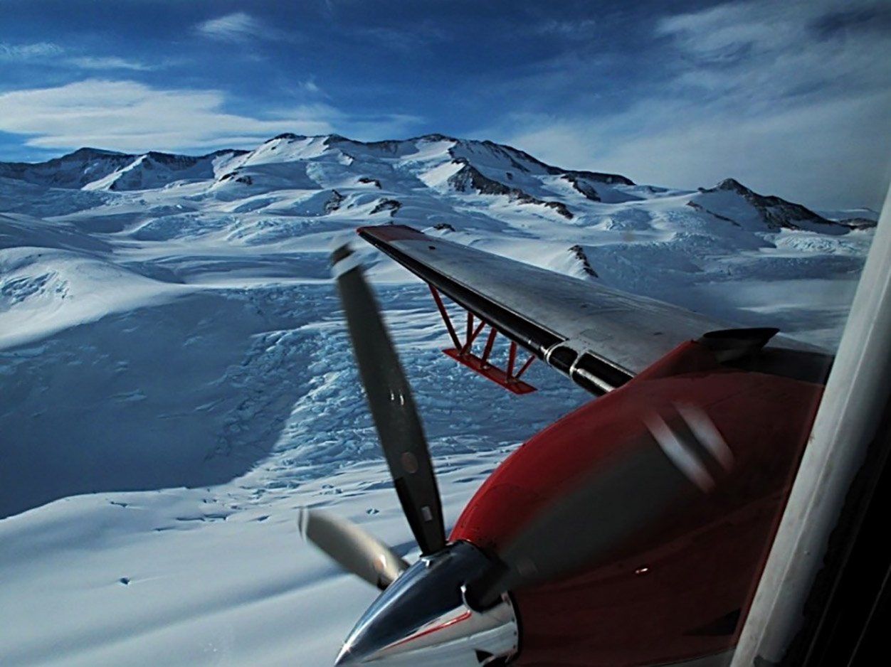 Os pesquisadores continuarão a explorar a paisagem descoberta na Antártida.