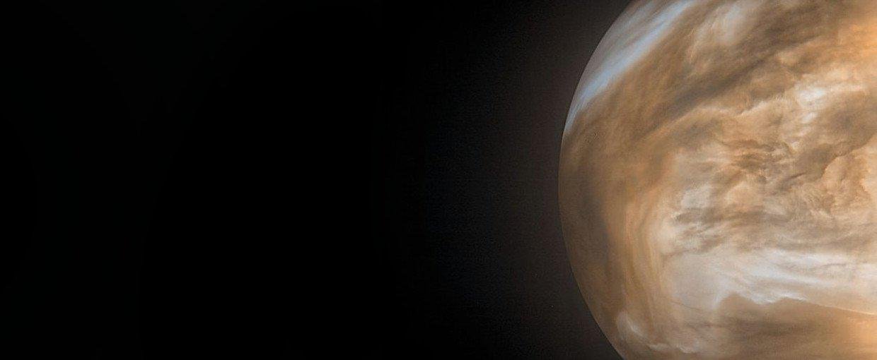 Vênus opera em um regime de tampa estagnada (solidificação do oceano de magma).