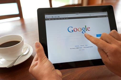 O Google paga às concorrentes para ser o buscador padrão em seus dispositivos.