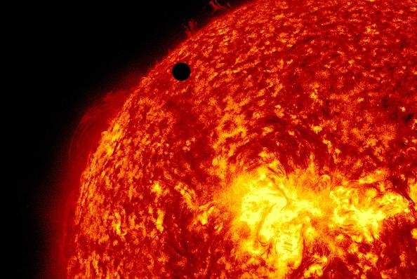 Os pesquisadores estimam que o Sol tenha 4,58 bilhões de anos.