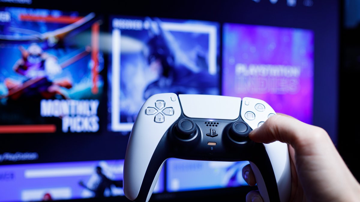 TecMundo on X: Governo do as vai comprar 18 PlayStation 5 para  servidores  / X