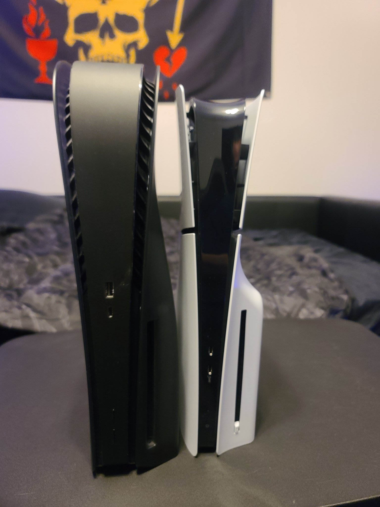 Imagens comparam tamanho do PS5 Slim vs modelo antigo