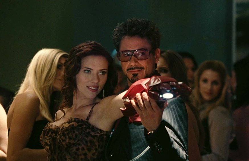 Scarlett e Downey Jr. em Homem de Ferro 2