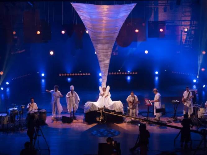 O musical inédito 'Especial Elza Ao Vivo no Municipal' exibirá o último show da cantora