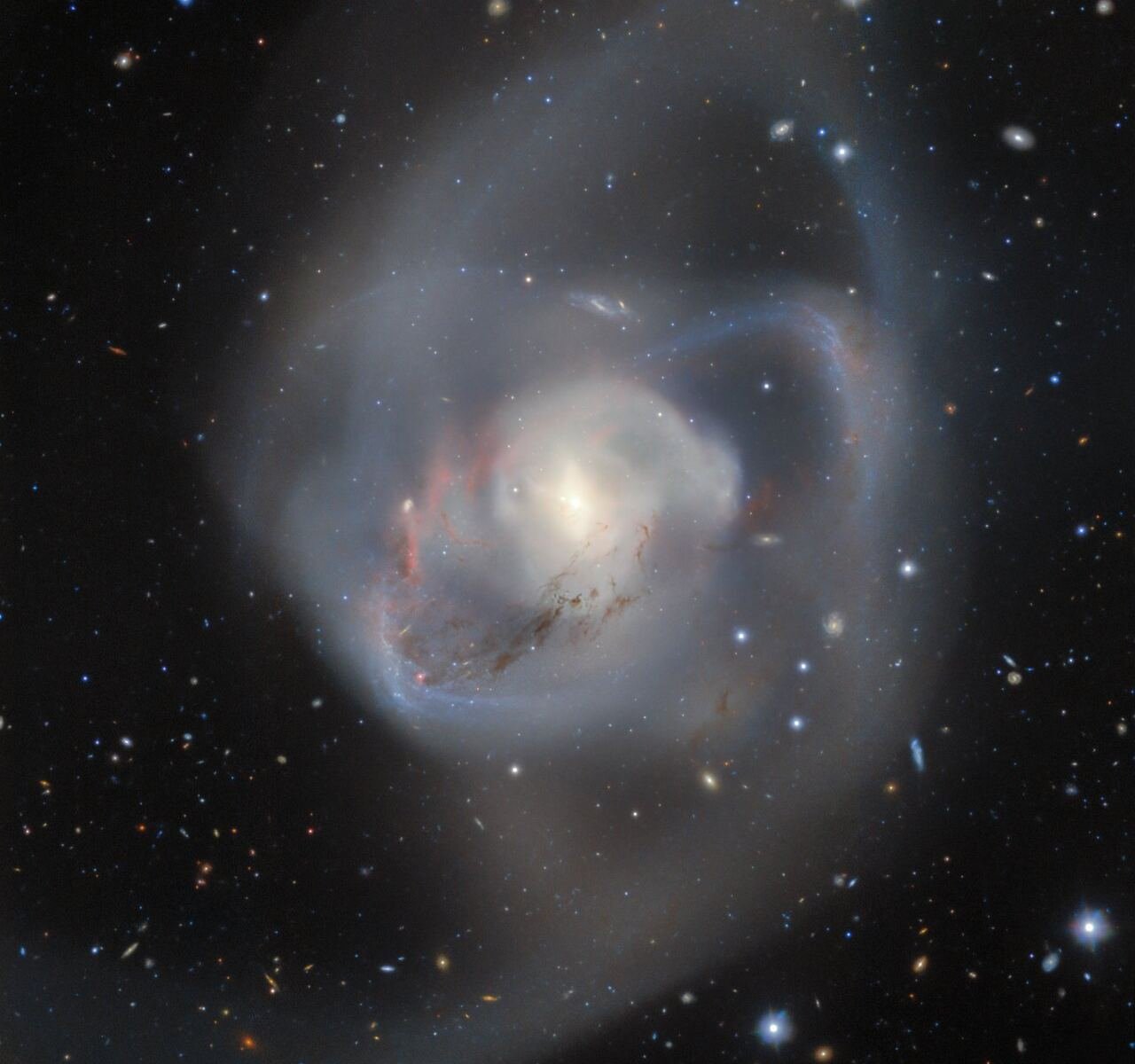 Imagens da formação da galáxia NGC 7727, captado pelo observatório Gemini.