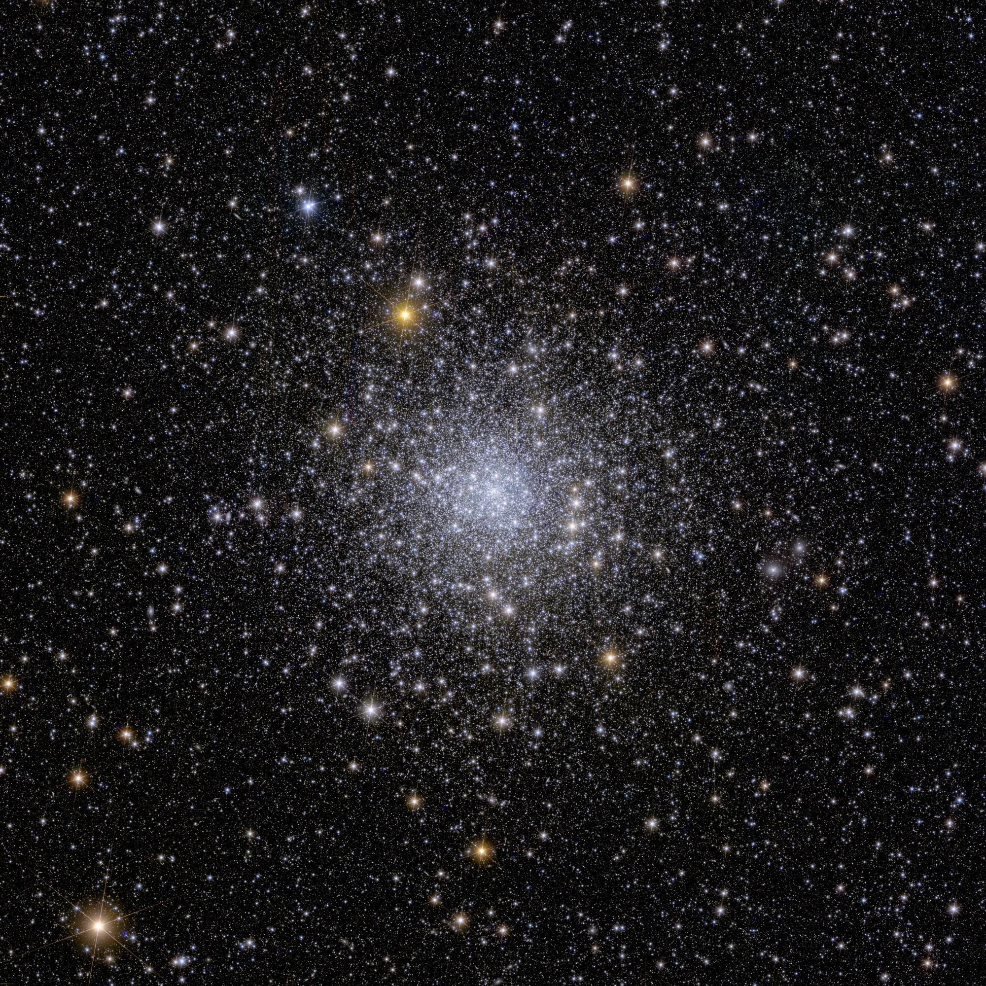 O NGC 6397 é um cluster com centenas de milhares de estrelas mantidas juntas pela gravidade. 