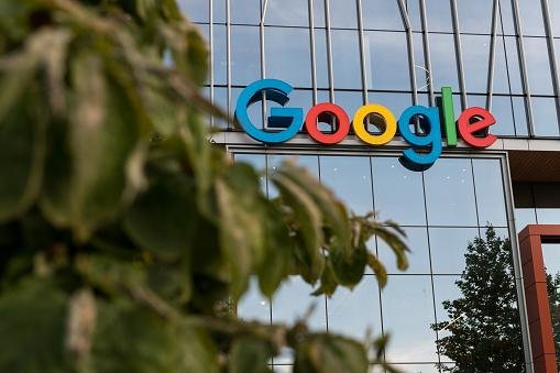 Para detectar o uso de bloqueadores de anúncios, o Google estaria usando uma espécie de spyware, na visão do especialista.