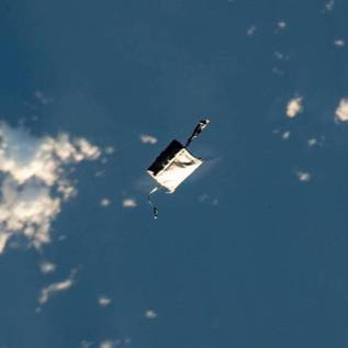 Imagem de O kit de ferramentas da NASA perdido pela ISS está flutuando no espaço