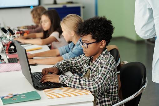 É preciso investir no ensino de Tecnologia da Informação em escolas de todo o país