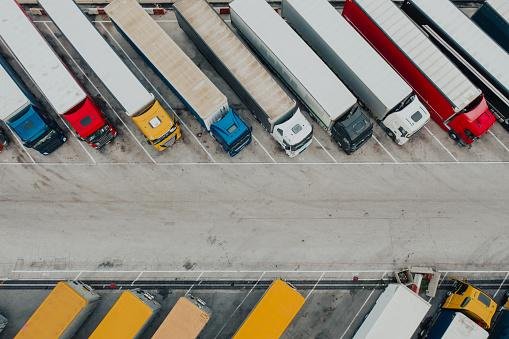 A IA comanda a vanguarda da revolução logística nos transportes.