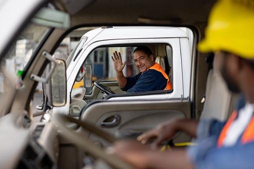 A inteligência artificial torna o transporte mais seguro para os motoristas.