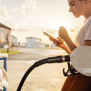 Imagem de Mito ou verdade: usar celular no posto de gasolina pode causar explosões?