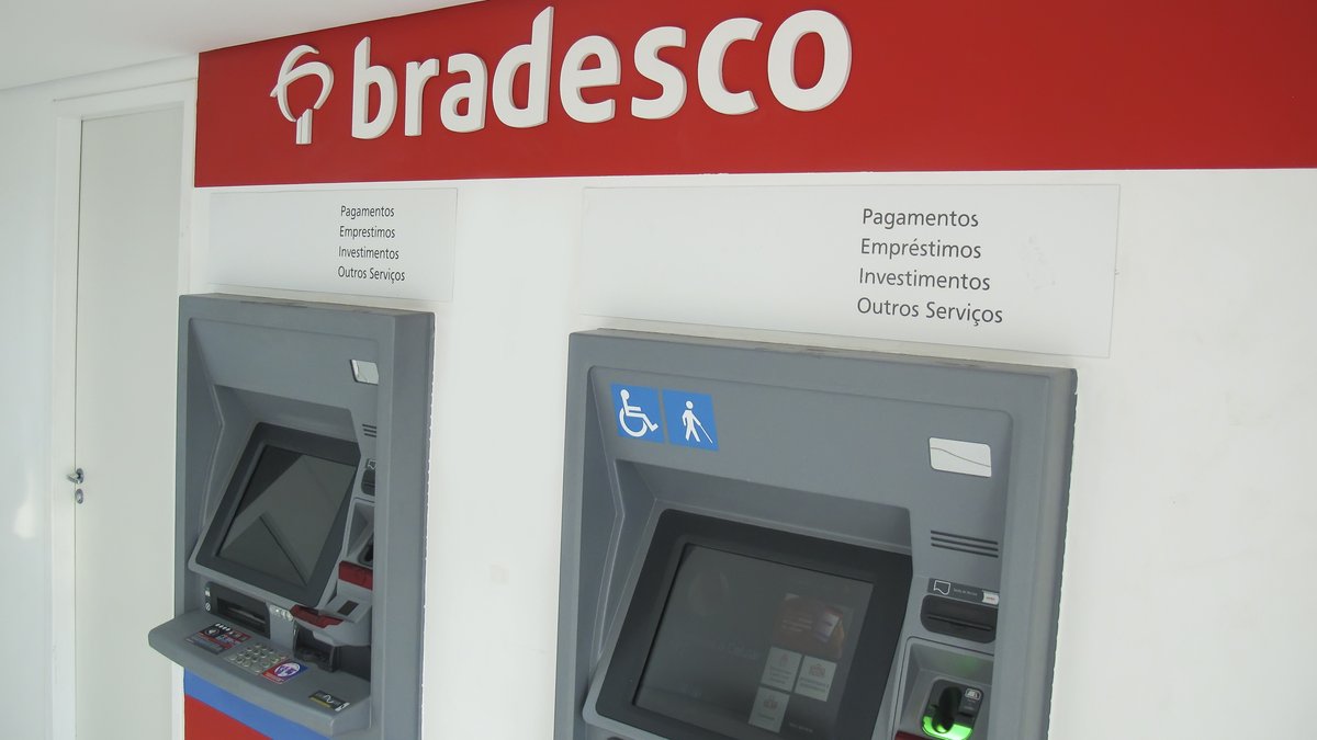 Bradesco diz que problemas em contas zeradas e negativadas de