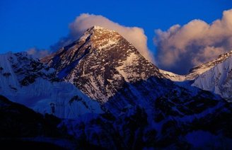 O Monte Everest, no Nepal, é o ponto mais alto da Terra.