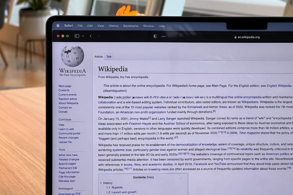 ChatGPT está entre páginas mais visitadas da Wikipedia em 2023; veja lista