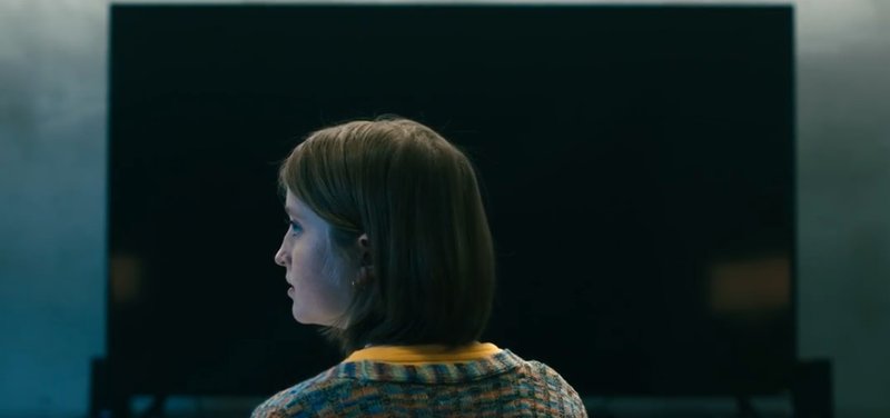 Rose descobre bunker de um jeito inesperado no final do filme. (Netflix/Reprodução)