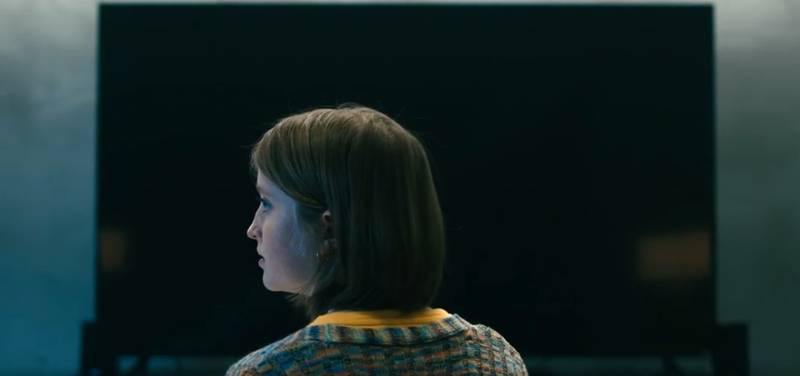Rose descobre bunker de um jeito inesperado no final do filme. (Netflix/Reprodução)