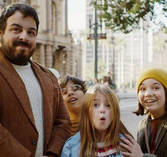 Filme retrata a missão de três irmãos que planejam reunir os pais separados  