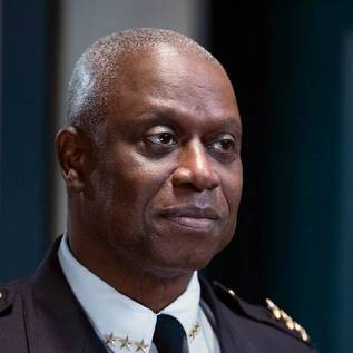 Imagem de Capitão Holt de Brooklyn Nine-Nine, Andre Braugher morre aos 61 anos